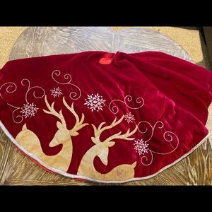 Reindeer Tree Skirt